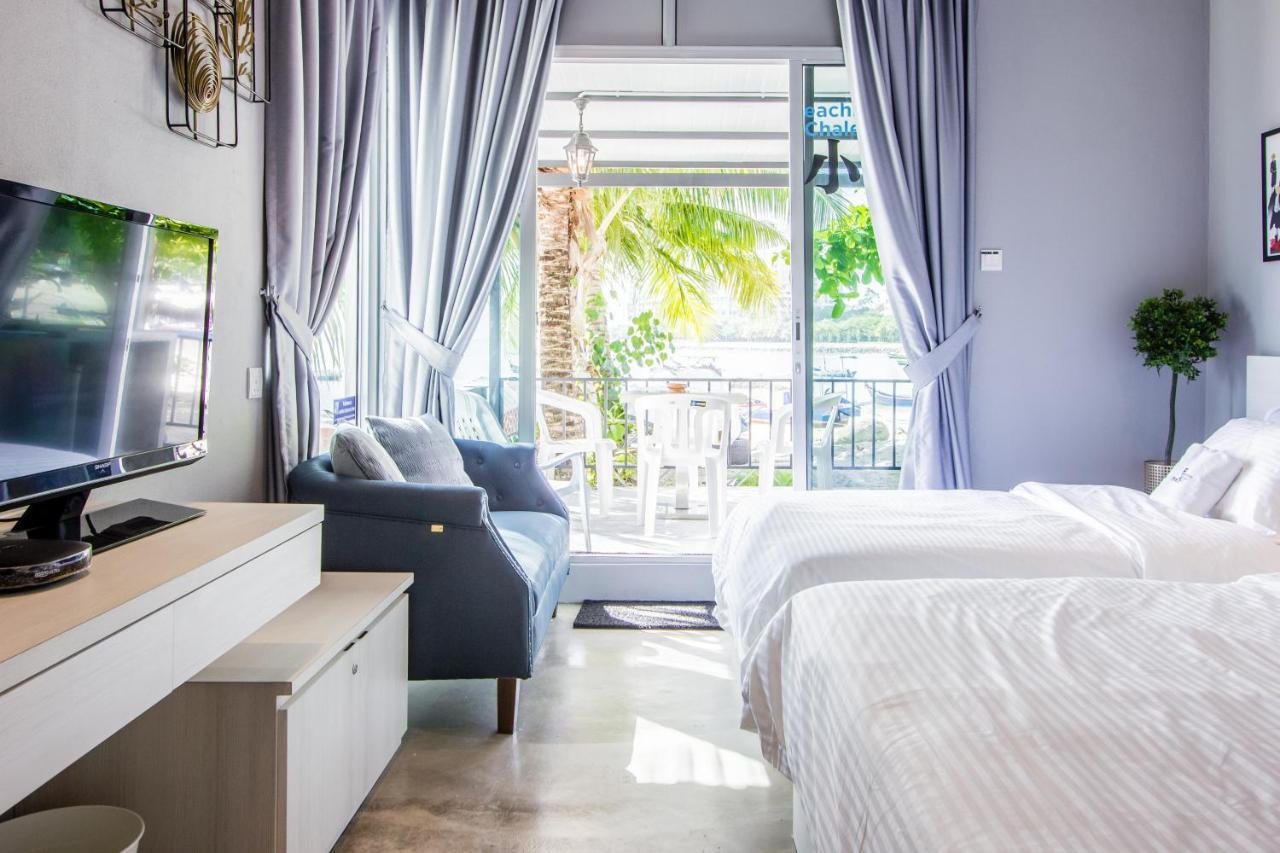 Beachboy Chalet By The Beach Bukit Lada 외부 사진